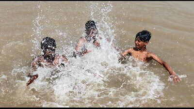 As per IMD, the heatwave will last till April 11 with daytime temperatures crossing the 40°C mark. (HT Photo)