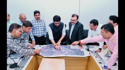 During a meeting with senior officials from multiple departments, Mohol also instructed the Pune Municipal Corporation (PMC) to construct an alternative road in the Lohegaon area, as the existing Vishrantwadi–Lohegaon Road is expected to be affected by the airstrip extension work. (HT) During a meeting with senior officials from multiple departments, Mohol also instructed the Pune Municipal Corporation (PMC) to construct an alternative road in the Lohegaon area, as the existing Vishrantwadi–Lohegaon Road is expected to be affected by the airstrip extension work. (HT)