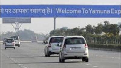 The work on a cloverleaf loop (the curved, one-way ramps in a cloverleaf interchange, which allows traffic to move between intersecting highways without crossing the flow of traffic) that will seamlessly connect Yamuna Expressway with the Eastern Peripheral, has been earlier delayed because of non-availability of land. (File photo) The work on a cloverleaf loop (the curved, one-way ramps in a cloverleaf interchange, which allows traffic to move between intersecting highways without crossing the flow of traffic) that will seamlessly connect Yamuna Expressway with the Eastern Peripheral, has been earlier delayed because of non-availability of land. (File photo)