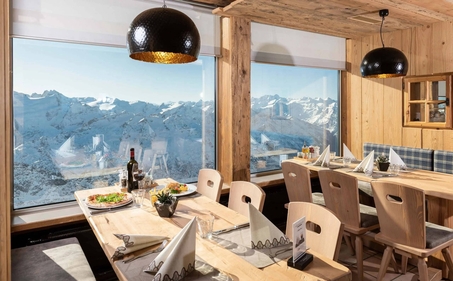 Titlis Panorama offers a unique dining experience with pizza, pasta and a range of both local and international cuisines - at a stunning 3020 meters. Titlis Panorama offers a unique dining experience with pizza, pasta and a range of both local and international cuisines - at a stunning 3020 meters.