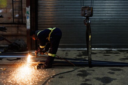 Canada’s Economy Is Starting to Crack Under Trade-War Pressure Canada’s Economy Is Starting to Crack Under Trade-War Pressure