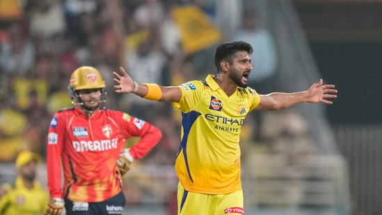 PBKS lost wickets in clumps in the first 10 overs. They lost three wickets in the powerplay and went on to lose half their side in the first eight overs.&nbsp;(PTI)