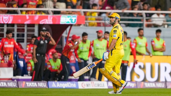 Dhoni smashed 27 in 12 balls, turning back the clock with some of the shots. However, he fell first ball of the last over and that pretty much ended CSK's slim chances.&nbsp;(PTI)