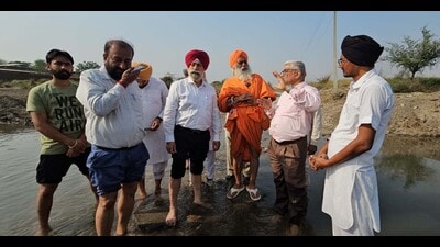 Balbir Singh Seechewal with others at Budda Darya in Ludhiana on Wednesday, April 09, 2025. (Photo Hindustan Times) (HT)