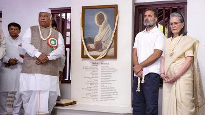 Congress leaders Mallikarjun Kharge, Rahul Gandhi, and Sonia Gandhi in Ahmedabad. (X) Congress leaders Mallikarjun Kharge, Rahul Gandhi, and Sonia Gandhi in Ahmedabad. (X)