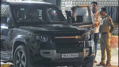 Mumbai, India. Apr 09, 2025: Forensic experts collect the evidence from car. Two bikers opened fire on the builder near Dimond Garden in the Chembur area of Mumbai. Mumbai, India. Apr 09, 2025. (Photo by Raju Shinde/HT Photo) (Hindustan Times) Mumbai, India. Apr 09, 2025: Forensic experts collect the evidence from car. Two bikers opened fire on the builder near Dimond Garden in the Chembur area of Mumbai. Mumbai, India. Apr 09, 2025. (Photo by Raju Shinde/HT Photo) (Hindustan Times)