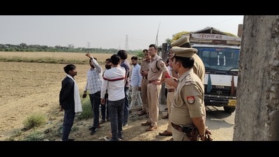 Police officials inspecting the site for the proposed April 12 rally by Karni Sena in Agra. (HT photo) Police officials inspecting the site for the proposed April 12 rally by Karni Sena in Agra. (HT photo)