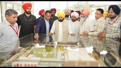 Punjab chief minister Bhagwant Mann inaugurating a new unit of Verka milk plant in Amritsar on Wednesday. (HT)