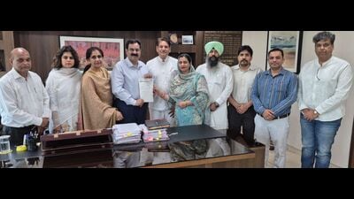 The delegation of Chandigarh unit of Aam Aadmi Party (AAP) submitting memorandum demanding roll back of property tax hike in city to chief secretary Rajeev Verma on Wednesday. (HT Photo)