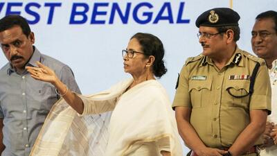 West Bengal chief minister Mamata Banerjee and Kolkata police commissioner Manoj Kumar Verma at a 'Vishwa Navkar Mahamantra Diwas' event at Netaji Indoor Stadium, in Kolkata,West Bengal, Wednesday. (PTI) West Bengal chief minister Mamata Banerjee and Kolkata police commissioner Manoj Kumar Verma at a 'Vishwa Navkar Mahamantra Diwas' event at Netaji Indoor Stadium, in Kolkata,West Bengal, Wednesday. (PTI)