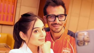 RJ Mahvash shares selfie with Yuzvendra Chahal amid dating rumours. (Instagram) RJ Mahvash shares selfie with Yuzvendra Chahal amid dating rumours. (Instagram)