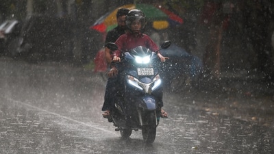 Heavy rains and thunderstorm lashed several parts of Uttar Pradesh on Thursday. (Sunil Ghosh / Hindustan Times) Heavy rains and thunderstorm lashed several parts of Uttar Pradesh on Thursday. (Sunil Ghosh / Hindustan Times)