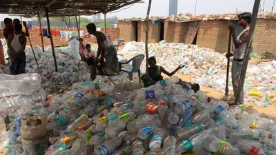 Simultaneously, MCG continues its broader crackdown through its sanitation security force (SSF), which enforces anti-littering laws and plastic regulations. (HT Archive)
