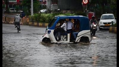 The India Meteorological Department (IMD) predicted partly cloudy sky with one or two spells of rain or thundershowers for Lucknow. (Deepak Gupta/HT Photo) The India Meteorological Department (IMD) predicted partly cloudy sky with one or two spells of rain or thundershowers for Lucknow. (Deepak Gupta/HT Photo)