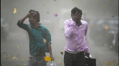The sudden dust storm late Thursday affected parts of Noida and Greater Noida, disrupting traffic and forcing pedestrians to take cover. (Sunil Ghosh/HT Photo) The sudden dust storm late Thursday affected parts of Noida and Greater Noida, disrupting traffic and forcing pedestrians to take cover. (Sunil Ghosh/HT Photo)