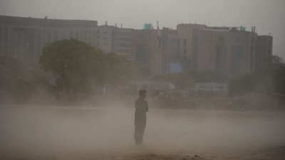 Areas including Noida, Ghaziabad, Gurugram, and parts of central and south Delhi recorded light rainfall activity, accompanied by gusty winds in some pockets. (Parveen Kumar/Hindustan Times) Areas including Noida, Ghaziabad, Gurugram, and parts of central and south Delhi recorded light rainfall activity, accompanied by gusty winds in some pockets. (Parveen Kumar/Hindustan Times)