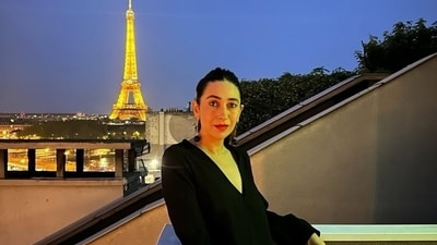 Karisma Kapoor poses in front of Eiffel Tower during her Paris vacation. Karisma Kapoor poses in front of Eiffel Tower during her Paris vacation.