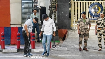 As soon as legal procedures were completed, an NIA team at the airport took Rana into custody upon his exit from the aircraft. (HT Photo/Sanchit Khanna) As soon as legal procedures were completed, an NIA team at the airport took Rana into custody upon his exit from the aircraft. (HT Photo/Sanchit Khanna)