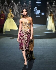 Designer Yash Patil’s That Antique Piece showcased antique corsets Designer Yash Patil’s That Antique Piece showcased antique corsets