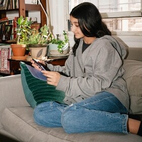 My Daughter Is Ready For Her First Smartphone. I’m Not Ready to Give It to Her. My Daughter Is Ready For Her First Smartphone. I’m Not Ready to Give It to Her.