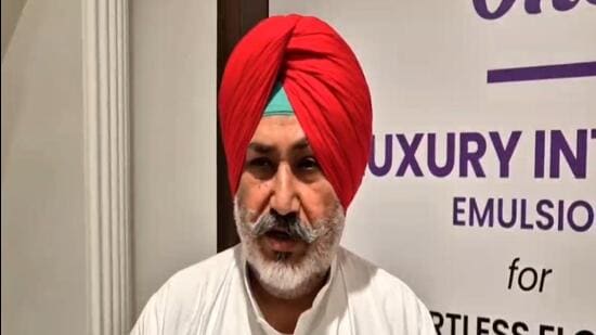 AAP MLA Chetan Singh Jouramajra lost his cool over what he termed “utter mismanagement” during an event was organised to inaugurate new infrastructure under the Punjab government’s Sikhiya Kranti initiative, at Flight Lt Mohit Garg Government Senior Secondary School in Samana. (HT Photo)