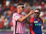 Delhi Capitals mentor Kevin Pietersen speaks to Faf Du Plessis