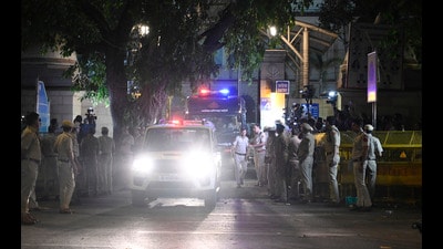 A cavalcade escorting Tahawwur Hussain Rana leaves the Patiala House Court, in New Delhi on Friday. (HT PHOTO) A cavalcade escorting Tahawwur Hussain Rana leaves the Patiala House Court, in New Delhi on Friday. (HT PHOTO)