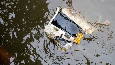 Debris floats in the water at the scene where a helicopter crashed in the Hudson River in Jersey City, New Jersey, US, on Thursday, April 10, 2025. A helicopter crashed into the Hudson River on Thursday, killing all on board, according to New York City Mayor Eric Adams, the latest in a string of incidents in the past few months that has rattled confidence in aviation safety. Photographer: David Dee Delgado/Bloomberg (Bloomberg) Debris floats in the water at the scene where a helicopter crashed in the Hudson River in Jersey City, New Jersey, US, on Thursday, April 10, 2025. A helicopter crashed into the Hudson River on Thursday, killing all on board, according to New York City Mayor Eric Adams, the latest in a string of incidents in the past few months that has rattled confidence in aviation safety. Photographer: David Dee Delgado/Bloomberg (Bloomberg)