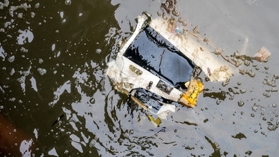 Debris floats in the water at the scene where a helicopter crashed in the Hudson River in Jersey City (Bloomberg) Debris floats in the water at the scene where a helicopter crashed in the Hudson River in Jersey City (Bloomberg)