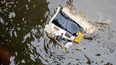 Debris floats in the water at the scene where a helicopter crashed in the Hudson River in Jersey City (Bloomberg) Debris floats in the water at the scene where a helicopter crashed in the Hudson River in Jersey City (Bloomberg)