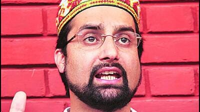 Hurriyat Conference chairman Mirwaiz Umar Farooq, who is Kashmir’s chief cleric, delivers a sermon at the historic mosque in the Nowhatta locality of the city on Fridays, and was scheduled to do so today as well. (HT File) Hurriyat Conference chairman Mirwaiz Umar Farooq, who is Kashmir’s chief cleric, delivers a sermon at the historic mosque in the Nowhatta locality of the city on Fridays, and was scheduled to do so today as well. (HT File)