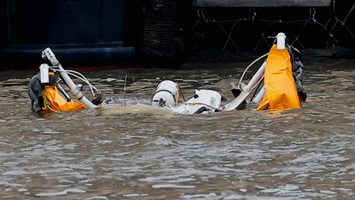 An object floats at the scene of a helicopter crash on the Hudson River near lower Manhattan in New York, as seen from Newport, New Jersey, U.S., April 10, 2025.  REUTERS/Eduardo Munoz (REUTERS)