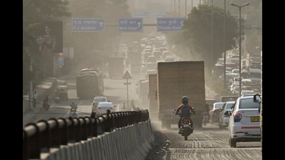 Traffic on Outer Ring Road. (HT Archive) Traffic on Outer Ring Road. (HT Archive)