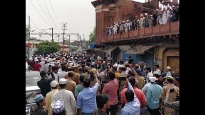 Protesters at the Jama Masjid in Agra on Friday. (HT Photo) Protesters at the Jama Masjid in Agra on Friday. (HT Photo)