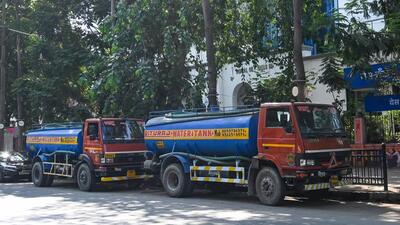 Water tankers parked in the Prabhadevi area after the Mumbai Water Tanker Association (MWTA) suspended water supply across the city indefinitely. (Raju Shinde/ Hindustan Times) Water tankers parked in the Prabhadevi area after the Mumbai Water Tanker Association (MWTA) suspended water supply across the city indefinitely. (Raju Shinde/ Hindustan Times)