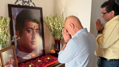 Days after Manoj Kumar's death, Anupam Kher met his family.
