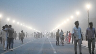 The IMD had predicted cloudy skies and gusty winds in the area, which was followed by light rain and thunderstorm-like conditions (Sanchit Khanna/HT) The IMD had predicted cloudy skies and gusty winds in the area, which was followed by light rain and thunderstorm-like conditions (Sanchit Khanna/HT)