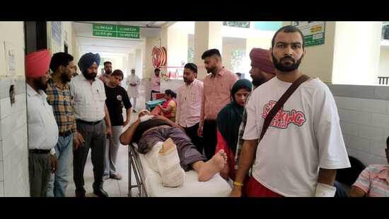 The victim has been hospitalised with a fractured knee and arm. The attack is linked to a month old food bill dispute, say police. (HT File)