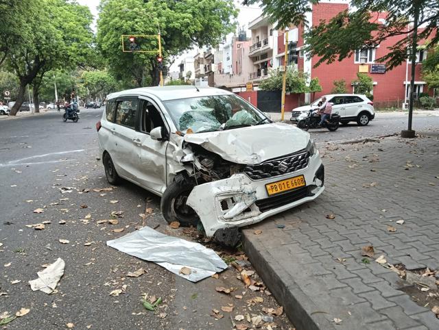The driver of the Maruti Suzuki Ertiga fled the scene leaving his vehicle behind. A search for the accused is underway. (HT Photo)