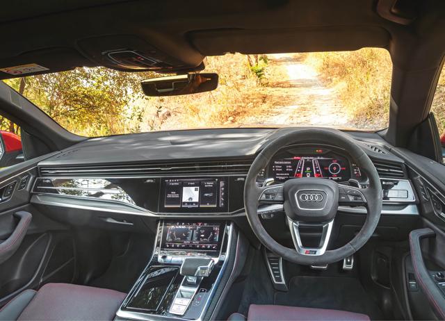 Inside, the car is fitted with double touchscreens, a digital cockpit, and rich materials. Inside, the car is fitted with double touchscreens, a digital cockpit, and rich materials.
