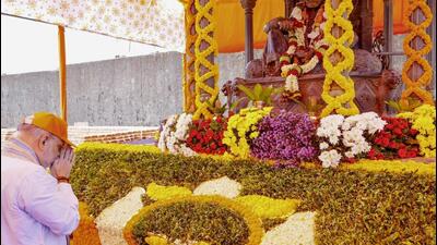 **EDS: THIRD PARTY IMAGE** In this image released by @Dev_Fadnavis via X on Saturday, Apr. 12, 2025, Union Home Minister Amit Shah pays floral tribute to Chhatrapati Shivaji Maharaj at Raigad Fort. (@Dev_Fadnavis via PTI Photo) (PTI04_12_2025_000090A) (@Dev_Fadnavis) **EDS: THIRD PARTY IMAGE** In this image released by @Dev_Fadnavis via X on Saturday, Apr. 12, 2025, Union Home Minister Amit Shah pays floral tribute to Chhatrapati Shivaji Maharaj at Raigad Fort. (@Dev_Fadnavis via PTI Photo) (PTI04_12_2025_000090A) (@Dev_Fadnavis)