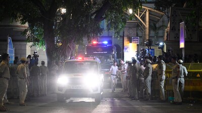 A cavalcade escorting Tahawwur Hussain Rana leaves the Patiala House Court, in New Delhi on Friday. (HT PHOTO) A cavalcade escorting Tahawwur Hussain Rana leaves the Patiala House Court, in New Delhi on Friday. (HT PHOTO)