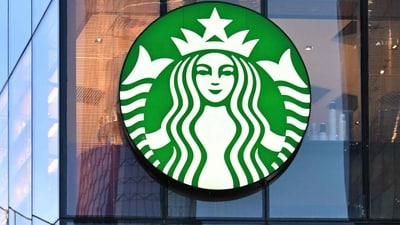 Starbucks faces backlash amid trending #BoycottStarbucks as employees protested immigrant deportations. (Photo by ADEK BERRY / AFP) (AFP) Starbucks faces backlash amid trending #BoycottStarbucks as employees protested immigrant deportations. (Photo by ADEK BERRY / AFP) (AFP)