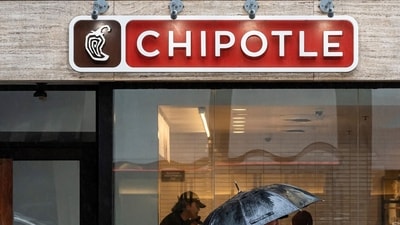 Chipotle will close all 3,600 outlets for 24 hours on April 20 for Easter. Photographer: David Paul Morris/Bloomberg (Bloomberg) Chipotle will close all 3,600 outlets for 24 hours on April 20 for Easter. Photographer: David Paul Morris/Bloomberg (Bloomberg)