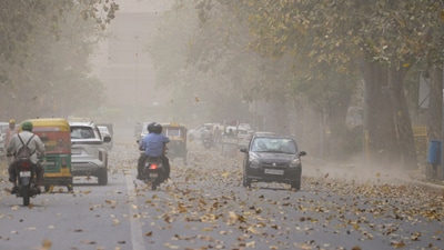 Vehicles ply on road amid a dust storm, in New Delhi, Thursday, April 10, 2025. (PTI) Vehicles ply on road amid a dust storm, in New Delhi, Thursday, April 10, 2025. (PTI)