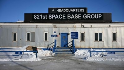 Col. Susannah Meyers received the charge as the commander of Pituffik's 821st Space Base Group in July. She was dismissed due to rumors that she had dissociated the base and herself from Vance's criticism of Denmark. (Photo by Jim WATSON / POOL / AFP) (AFP) Col. Susannah Meyers received the charge as the commander of Pituffik's 821st Space Base Group in July. She was dismissed due to rumors that she had dissociated the base and herself from Vance's criticism of Denmark. (Photo by Jim WATSON / POOL / AFP) (AFP)