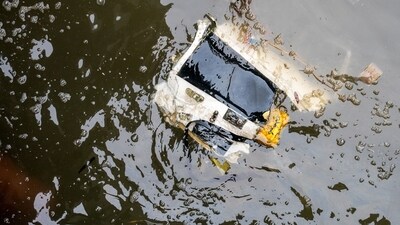 Debris floats in the water at the scene where a helicopter crashed in the Hudson River in Jersey City, New Jersey. According to New York City Mayor Eric Adams, the latest in a string of incidents in the past few months that has rattled confidence in aviation safety. Photographer: David Dee Delgado/Bloomberg (Bloomberg) Debris floats in the water at the scene where a helicopter crashed in the Hudson River in Jersey City, New Jersey. According to New York City Mayor Eric Adams, the latest in a string of incidents in the past few months that has rattled confidence in aviation safety. Photographer: David Dee Delgado/Bloomberg (Bloomberg)