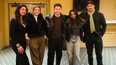 (L-R) Priyanka Chopra, Saba Azad, Nick Jonas, Adrienne Warren and Hrithik Roshan pose for a group photo. (L-R) Priyanka Chopra, Saba Azad, Nick Jonas, Adrienne Warren and Hrithik Roshan pose for a group photo.