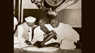 Patel’s close teamwork with Jawaharlal began in 1937, when the two toured Gujarat together for a week (UIG via Getty Images) Patel’s close teamwork with Jawaharlal began in 1937, when the two toured Gujarat together for a week (UIG via Getty Images)