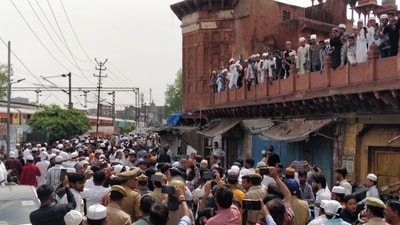 Protesters at the Jama Masjid in Agra on Friday. (HT Photo) Protesters at the Jama Masjid in Agra on Friday. (HT Photo)